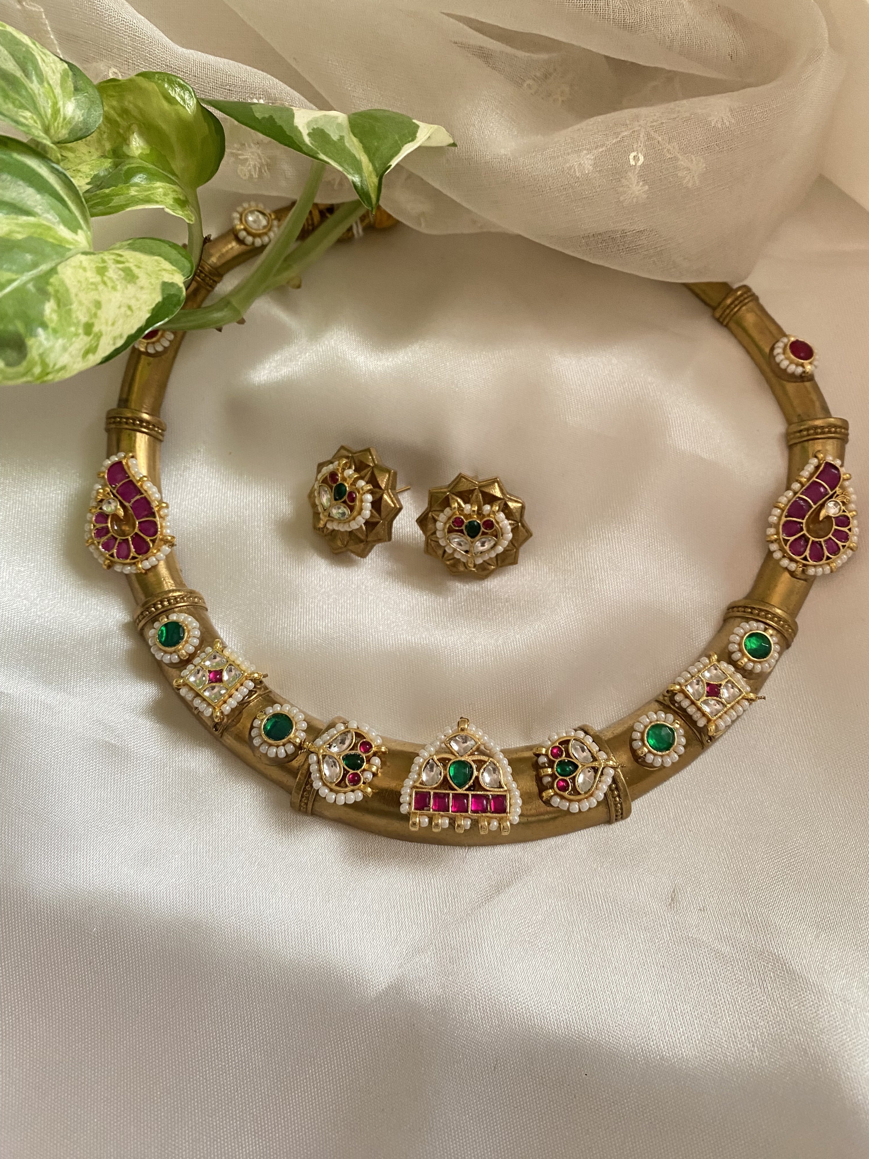 Apala Hansli - handcrafted traditional jewellery by Aabhushan Jewellery