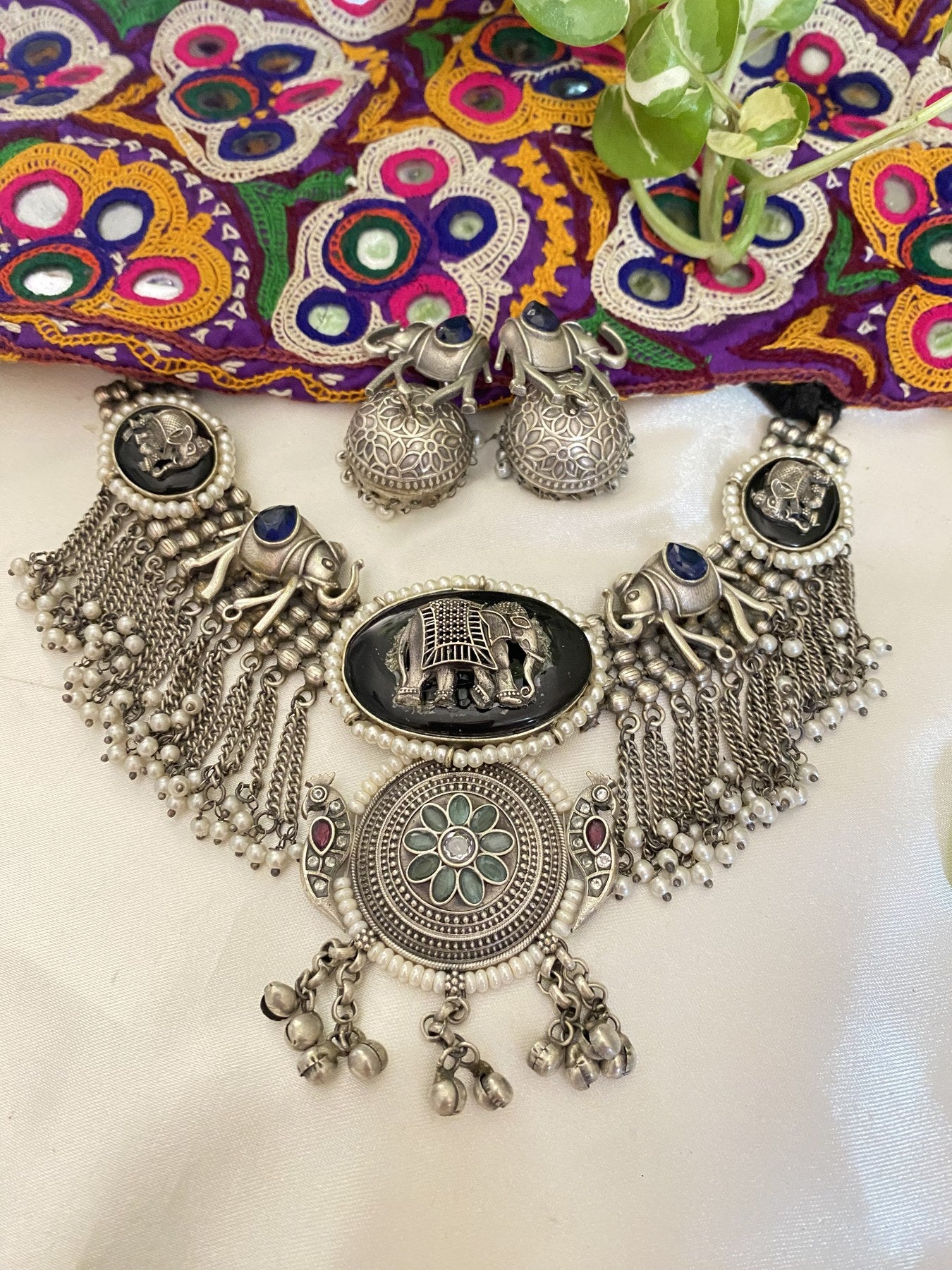 Harshini Necklace - handcrafted traditional necklace by Aabhushan Jewellery (view 2)
