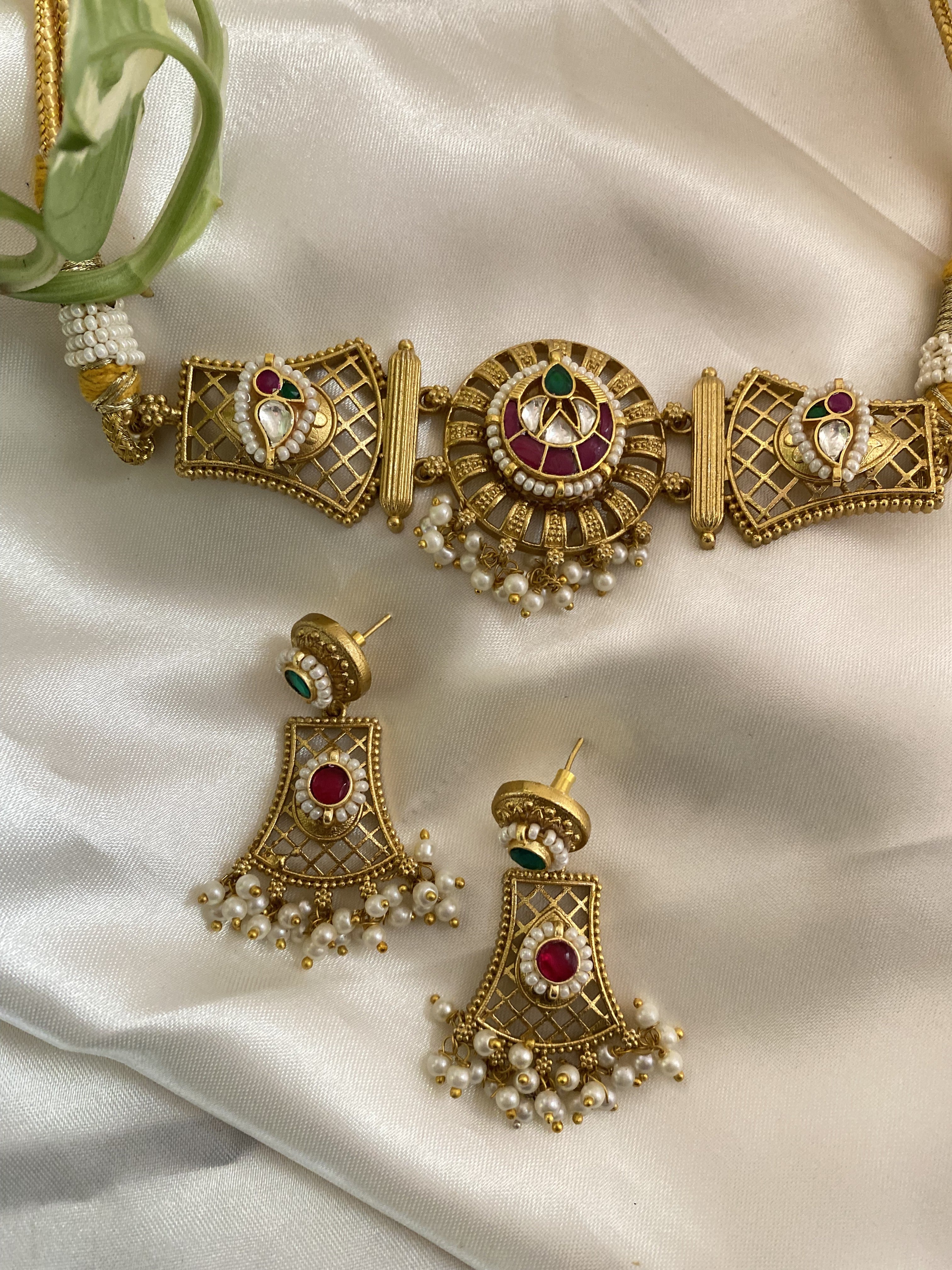 Kashi Gold Necklace - handcrafted traditional jewellery by Aabhushan Jewellery