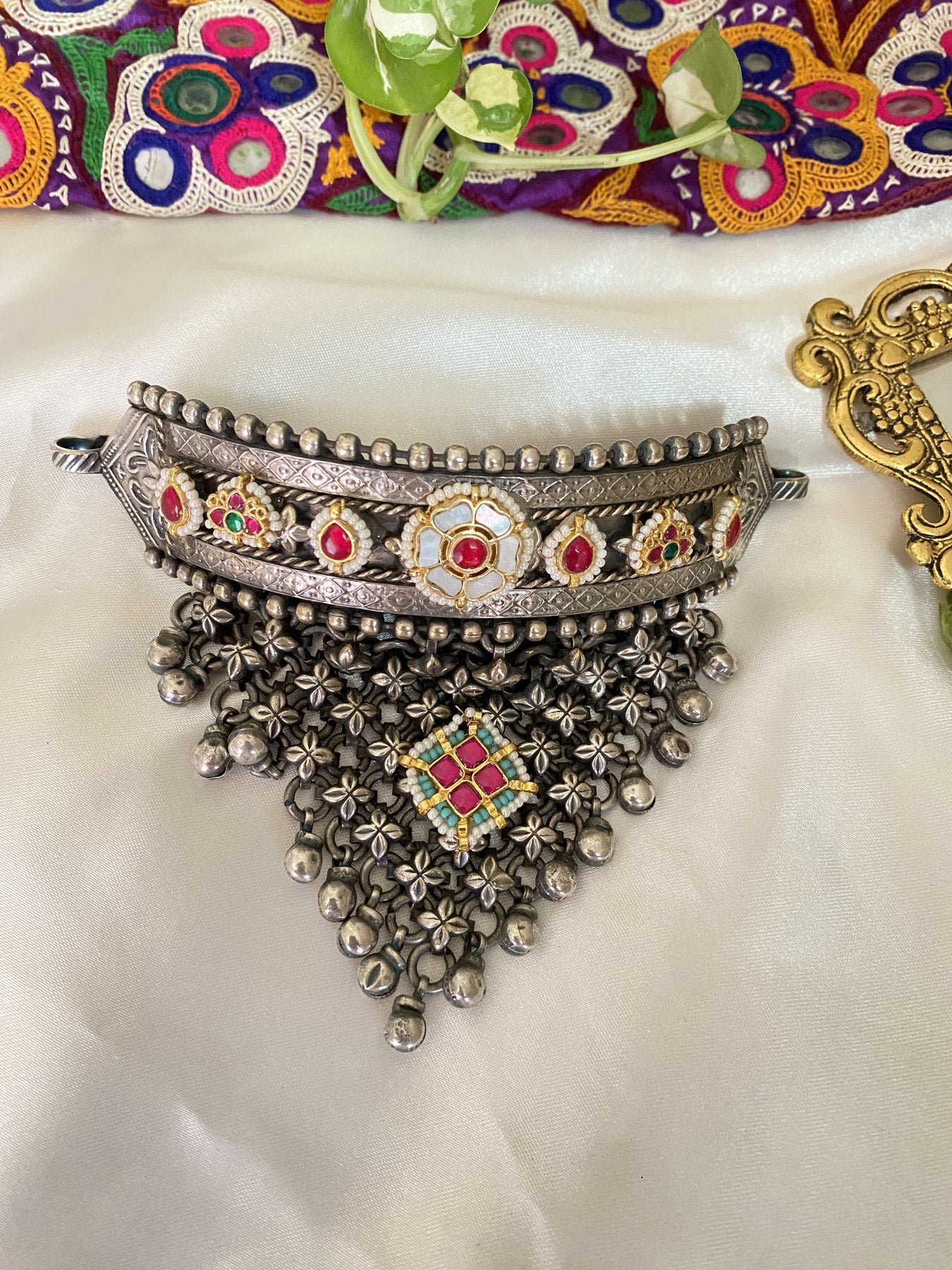 Kasturi Hansli - handcrafted traditional necklace by Aabhushan Jewellery