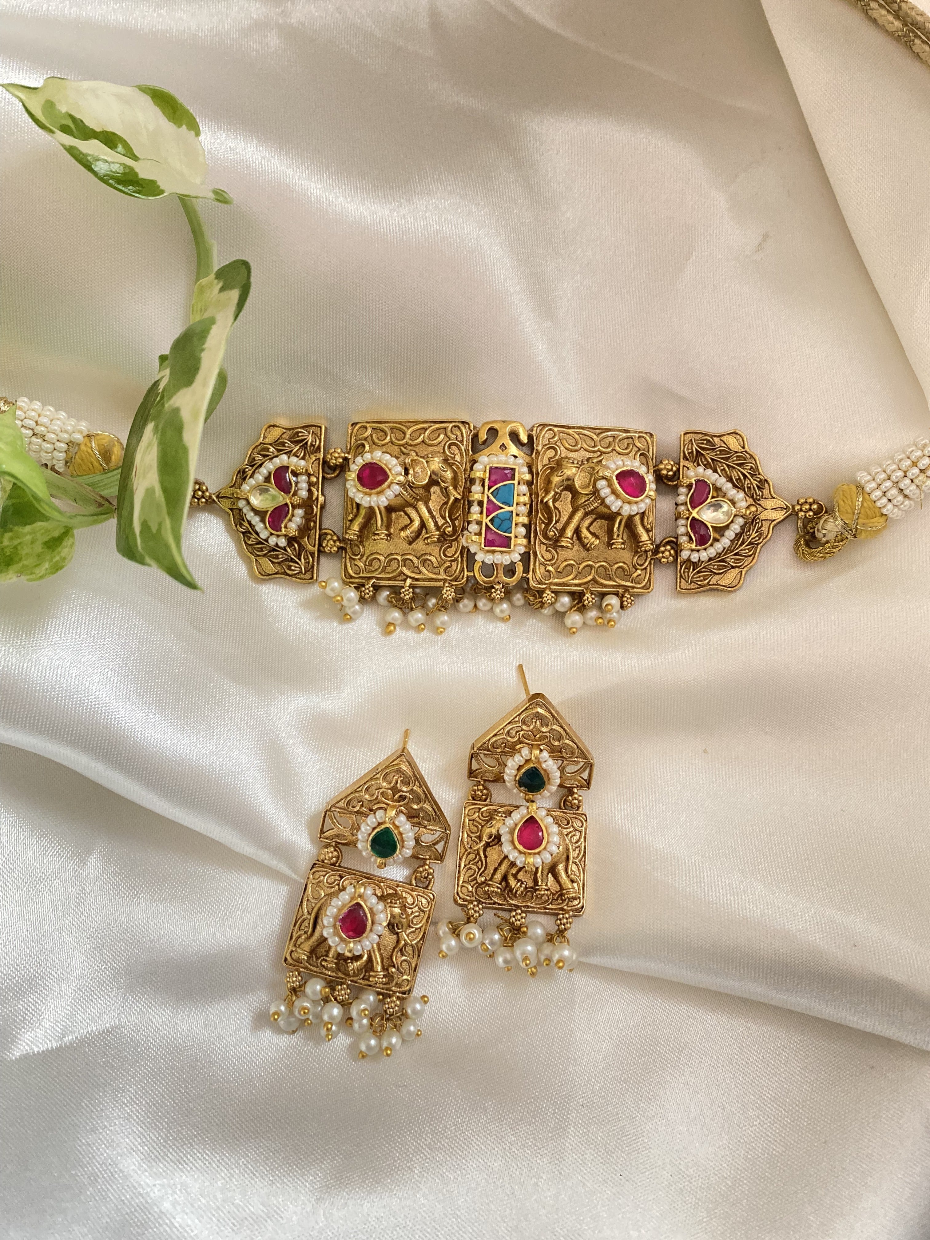 Ketki Gold Choker - handcrafted traditional jewellery by Aabhushan Jewellery