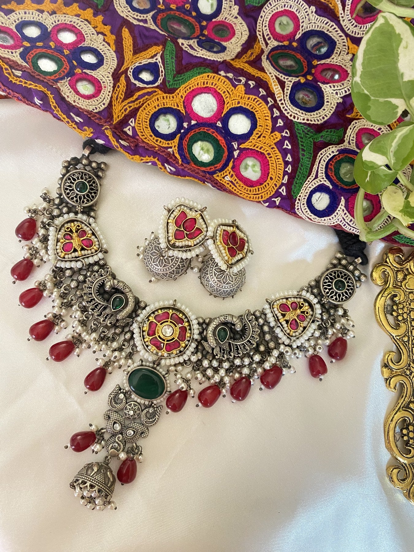 Khushbu Necklace - handcrafted traditional necklace by Aabhushan Jewellery (view 2)