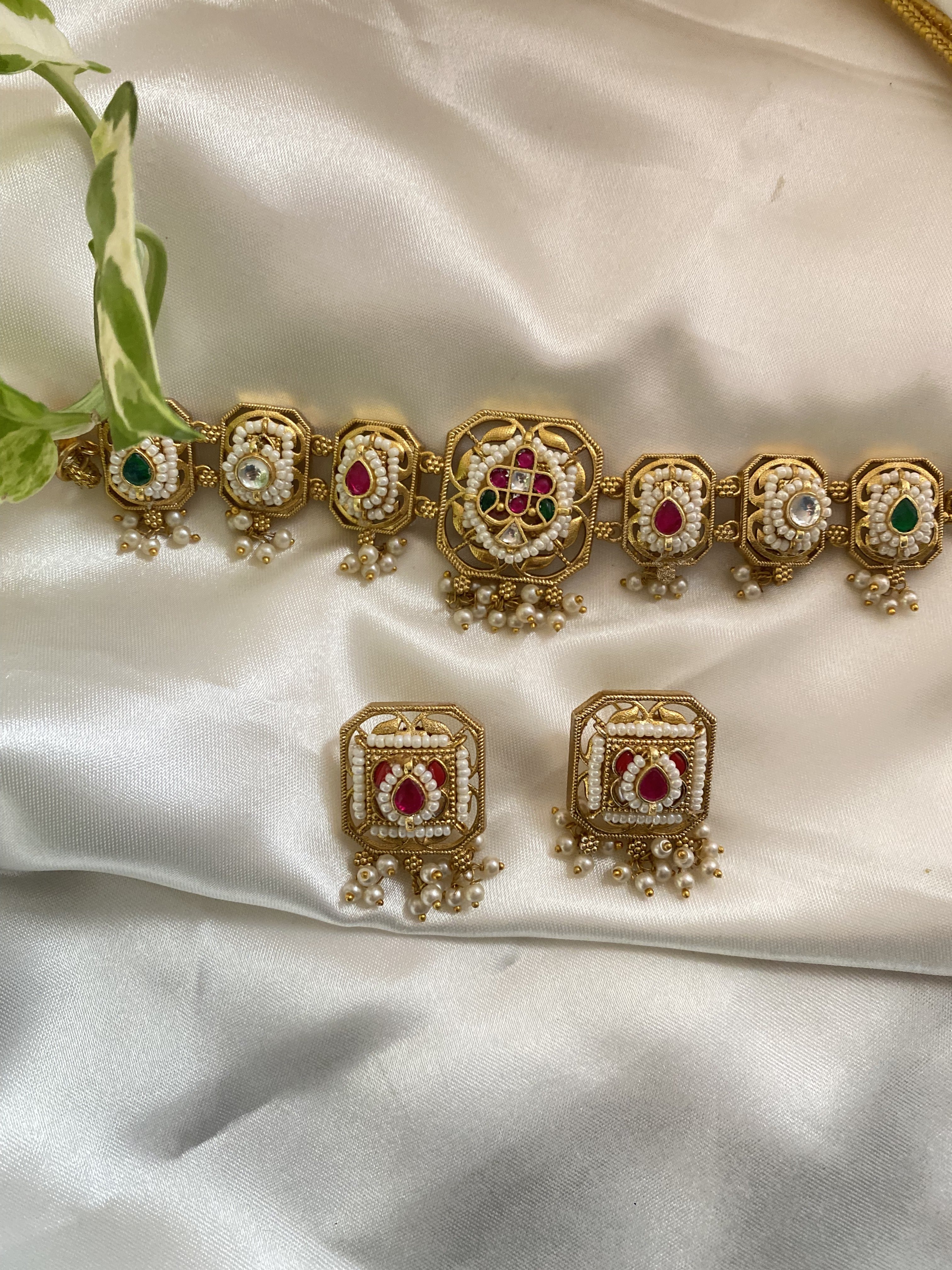 Kumud Gold Necklace - handcrafted traditional jewellery by Aabhushan Jewellery