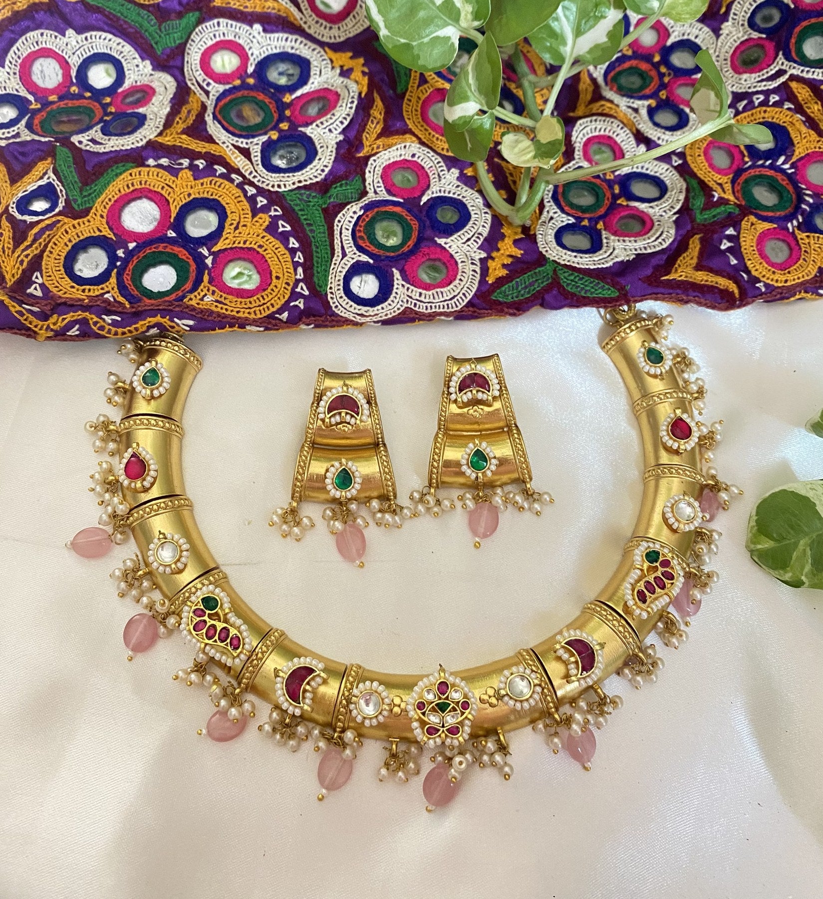 Suvarna Hansli - handcrafted traditional necklace by Aabhushan Jewellery